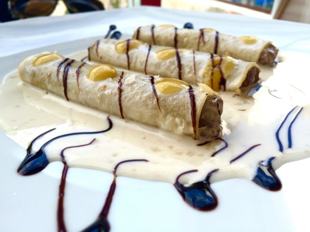 Canelones de pato y foie con una bechamel de manzana - Muva Beach Restaurant